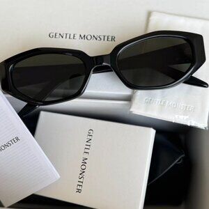 Gentle Monster MIRO Black Sunglasses – Slim Rectangle w/ Full Set